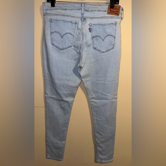 Levi’s - Picture 3 of 3